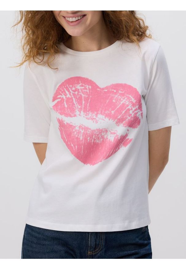 Reserved - T-shirt z nadrukiem - biały. Kolor: biały. Materiał: bawełna, dzianina. Wzór: nadruk
