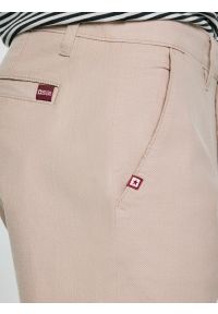 Big-Star - Szorty męskie chinosy jasnobeżowe Rossino 800. Okazja: na co dzień. Kolor: beżowy. Materiał: elastan, bawełna, tkanina. Sezon: lato. Styl: elegancki, klasyczny, casual #6