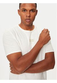 s.Oliver T-Shirt 2150054 Biały Regular Fit. Kolor: biały. Materiał: bawełna #4
