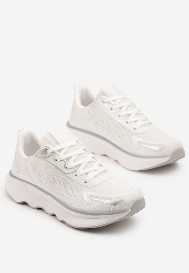 Renee - Białe Sneakersy na Podeszwie z Pianki Zdobione Geometrycznymi Detalami Ulianavia. Okazja: na co dzień. Kolor: biały. Materiał: jeans. Wzór: aplikacja, geometria