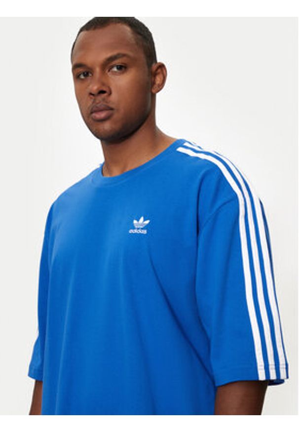 Adidas - adidas T-Shirt adicolor IZ2481 Niebieski Oversize. Kolor: niebieski. Materiał: bawełna