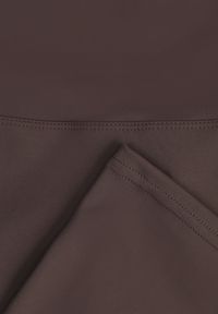Born2be - Brązowe Legginsy o Kroju Dzwonów z Wysokim Stanem i Modelującym Marszczeniem Pronone. Okazja: na co dzień. Stan: podwyższony. Kolor: brązowy. Materiał: jeans. Długość: krótkie. Styl: elegancki, casual #2