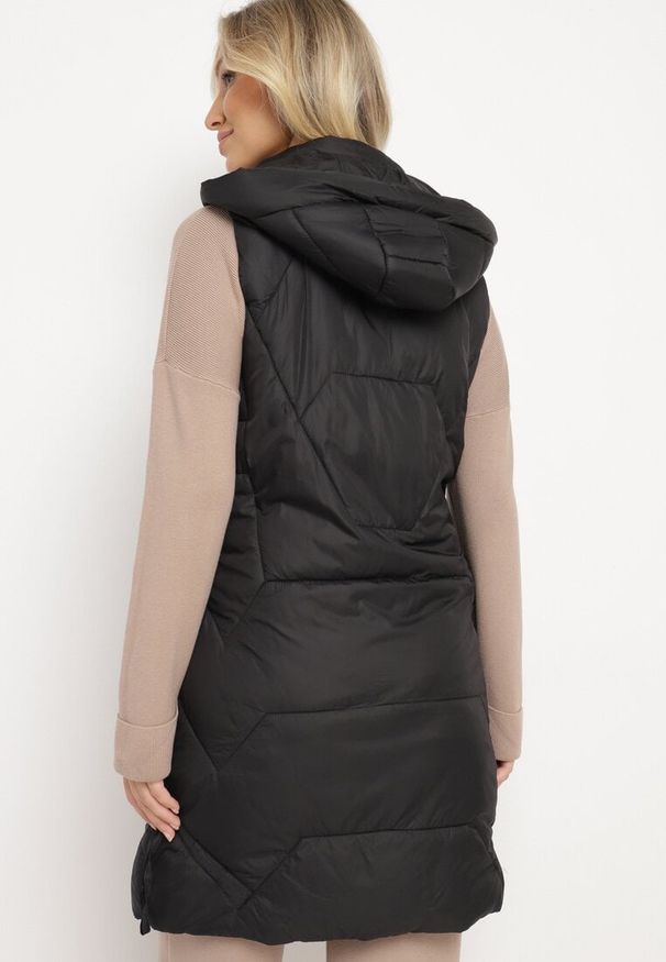 Born2be - Czarna Pikowana Kamizelka z Odpinanym Kapturem i Ściągaczami Lorianvia. Okazja: na spacer, na co dzień. Kolor: czarny. Materiał: jeans. Styl: casual, elegancki, sportowy