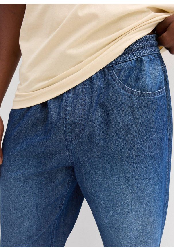 bonprix - Jeansy z gumką w talii (2 pary). Kolor: niebieski. Sezon: lato