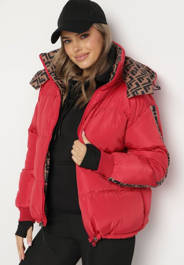 Born2be - Czerwona Dwustronna Kurtka Puffer z Odpinanym Kapturem i Kieszeniami Erisaria. Okazja: na spacer. Kolor: czerwony. Materiał: materiał, jeans. Styl: wizytowy, elegancki