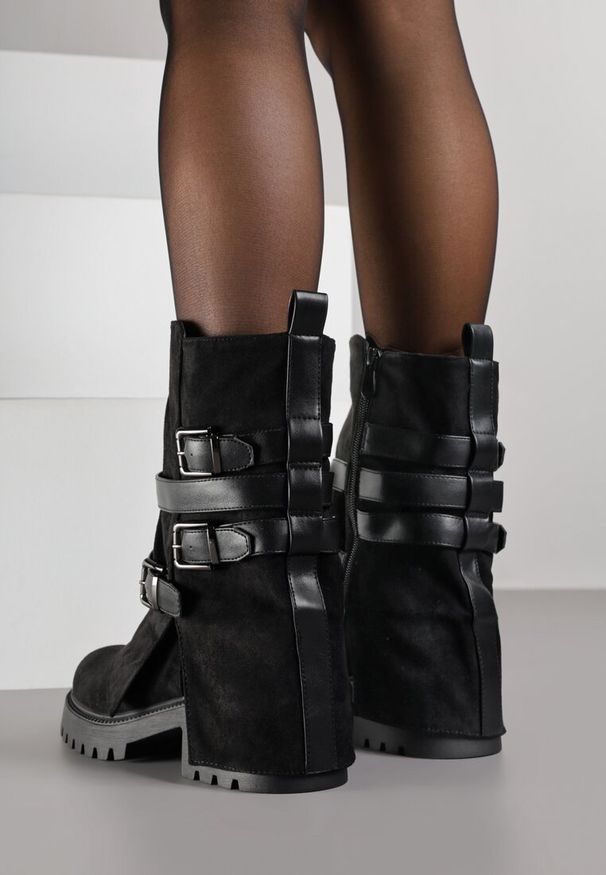 Born2be - Czarne Botki Typu Bikery z Wywiniętą Cholewką z Klamrami Selora. Okazja: na co dzień, na spotkanie biznesowe, do pracy. Zapięcie: klamry. Kolor: czarny. Materiał: jeans. Szerokość cholewki: normalna. Styl: biznesowy, casual, elegancki