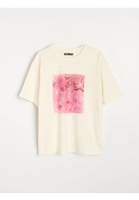 Sinsay - Bawełniana koszulka z nadrukiem - kremowy. Kolor: kremowy. Materiał: bawełna. Wzór: nadruk #1