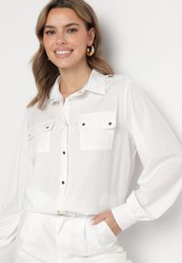 Born2be - Biała Koszula z Wiskozą i Ozdobnymi Pagonami Beliven. Okazja: na co dzień. Kolor: biały. Materiał: wiskoza. Styl: elegancki, casual #6