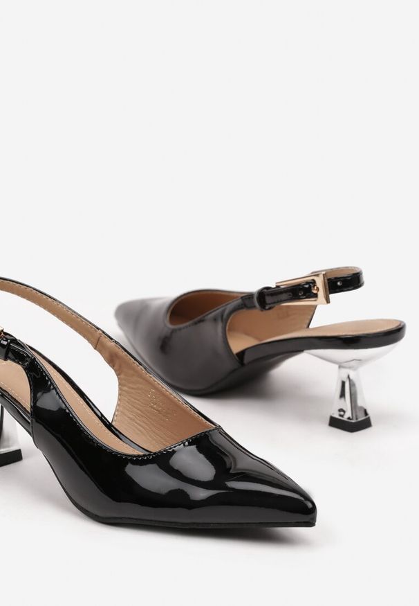 Renee - Czarne Sandały na Kaczuszce Bez Pięty Dolavenna. Okazja: na spacer, na co dzień. Zapięcie: sprzączka. Kolor: czarny. Sezon: wiosna, lato. Obcas: na szpilce. Styl: casual, wizytowy. Wysokość obcasa: średni