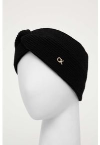 Calvin Klein opaska z domieszką wełny kolor czarny. Kolor: czarny. Materiał: wełna. Wzór: ze splotem #1
