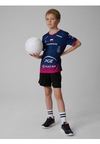 4f - 4F Koszulka meczowa replika wyjazdowa z sezonu 2025/26 dziecięca 4F x Projekt Warszawa - granatowa 134/140 (8-10 lat). Okazja: na co dzień. Kolor: niebieski. Materiał: dzianina, materiał. Wzór: nadruk. Sezon: lato. Styl: młodzieżowy, casual, sportowy #2