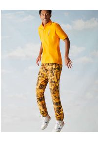 Lacoste - LACOSTE - Żółta koszulka polo z logo Regular Fit. Typ kołnierza: polo. Kolor: żółty. Materiał: bawełna. Wzór: haft, prążki, aplikacja #4
