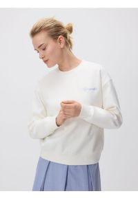Reserved - Bluza z haftem - złamana biel. Materiał: dzianina, bawełna. Wzór: haft