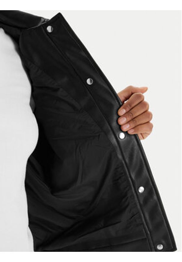 Karl Lagerfeld Jeans Kurtka z imitacji skóry B1W15027 Czarny Regular Fit. Kolor: czarny. Materiał: syntetyk