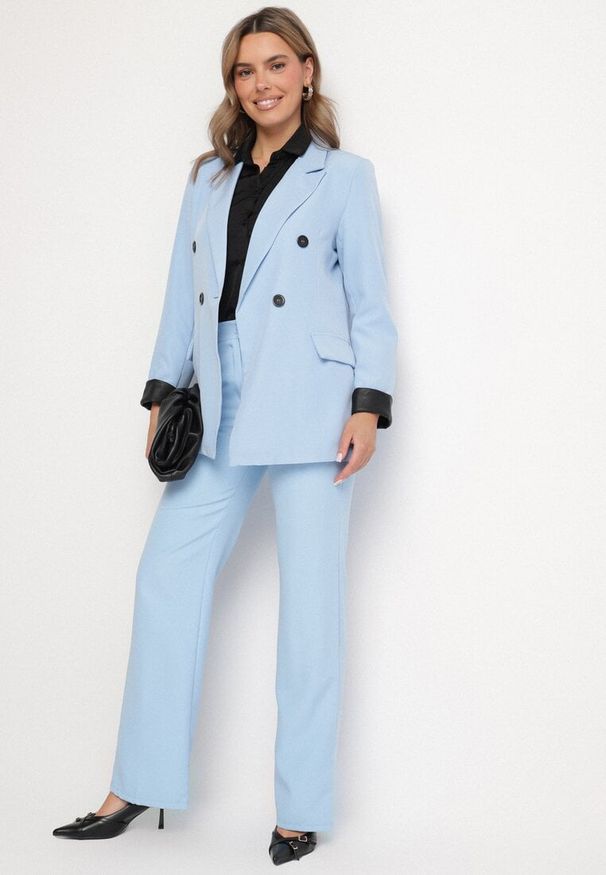 Born2be - Niebieska Marynarka Dwurzędowa z Ozdobnym Klapami Lorhiris. Okazja: na co dzień. Kolor: niebieski. Materiał: jeans. Styl: casual, klasyczny