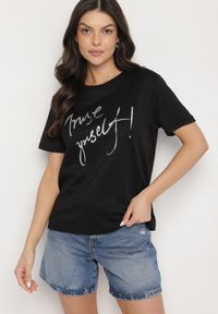 Born2be - Czarny T-shirt z Ozdobnym Nadrukiem z Brokatem Tenesia. Okazja: na co dzień. Kolor: czarny. Materiał: jeans, materiał. Wzór: nadruk. Styl: klasyczny, elegancki, casual #5