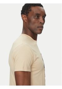 Karl Lagerfeld - KARL LAGERFELD T-Shirt 755067 552241 Beżowy Regular Fit. Typ kołnierza: dekolt w karo. Kolor: beżowy. Materiał: bawełna