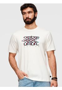 Ombre Clothing - Bawełniany męski T-shirt z printem Ombre - biały V2 - Rozmiar: XXL. Okazja: na co dzień. Kolor: biały. Materiał: bawełna. Długość rękawa: krótki rękaw. Długość: krótkie. Wzór: nadruk. Styl: casual