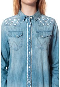 Wrangler - KOSZULA JEANSOWA DAMSKA WRANGLER FLOWER SHIRT LIGHT INDIGO W51787PTE. Materiał: jeans. Długość rękawa: długi rękaw. Długość: długie. Wzór: kolorowy, kwiaty, haft #6