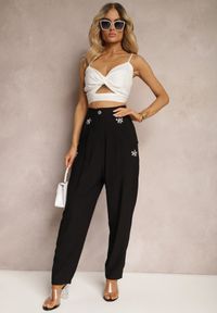 Renee - Czarne Spodnie High Waist Ozdobione Cyrkoniami Sajara. Stan: podwyższony. Kolor: czarny. Materiał: tkanina. Wzór: aplikacja. Sezon: lato