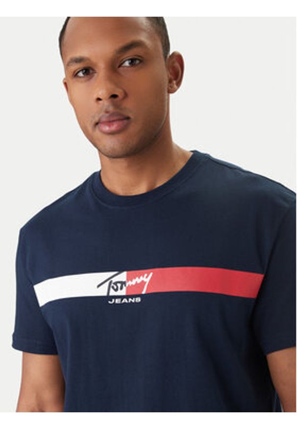 Tommy Jeans T-Shirt DM0DM22539 Granatowy Regular Fit. Kolor: niebieski. Materiał: bawełna