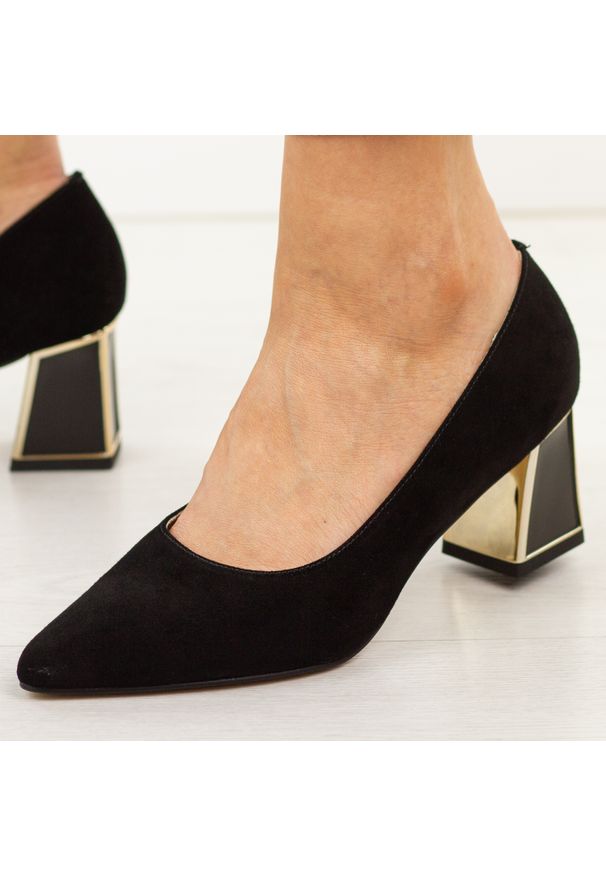 Czarne skórzane czółenka damskie Vinceza 66921. Okazja: na co dzień, do pracy. Kolor: czarny. Materiał: skóra, zamsz. Sezon: wiosna, lato, jesień. Obcas: na słupku. Styl: casual, klasyczny, elegancki