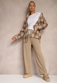 Renee - Beżowe Prążkowane Spodnie Szerokie High Waist z Troczkiem w Pasie Saivine. Okazja: na spotkanie biznesowe, na co dzień. Stan: podwyższony. Kolor: beżowy. Materiał: prążkowany. Długość: długie. Styl: casual, biznesowy