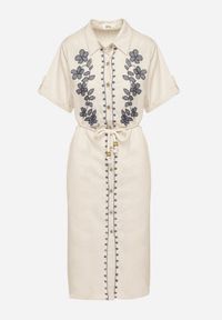 Born2be - Beżowa Bawełniana Sukienka o Koszulowym Kroju Zdobiona Haftem Savidelle. Okazja: na co dzień, na spacer. Kolor: beżowy. Materiał: bawełna. Długość rękawa: krótki rękaw. Wzór: aplikacja, haft. Typ sukienki: koszulowe. Styl: casual, elegancki. Długość: midi #2