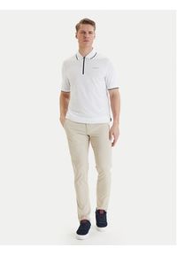 Bugatti Polo 8150-75033C Biały Regular Fit. Typ kołnierza: polo. Kolor: biały. Materiał: syntetyk, bawełna #2