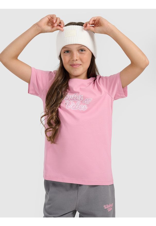 4f - 4F T-shirt regular z nadrukiem dziewczęcy - różowy 128 (7-8 lat). Okazja: na co dzień. Kolor: różowy. Materiał: bawełna, materiał. Wzór: nadruk. Sezon: lato. Styl: casual