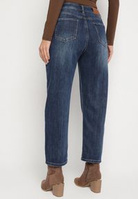 Born2be - Niebieskie Jeansy Mom Fit z Wysokim Stanem i Domieszką Wiskozy Atavite. Okazja: na randkę, na co dzień. Stan: podwyższony. Kolor: niebieski. Styl: klasyczny, casual #6