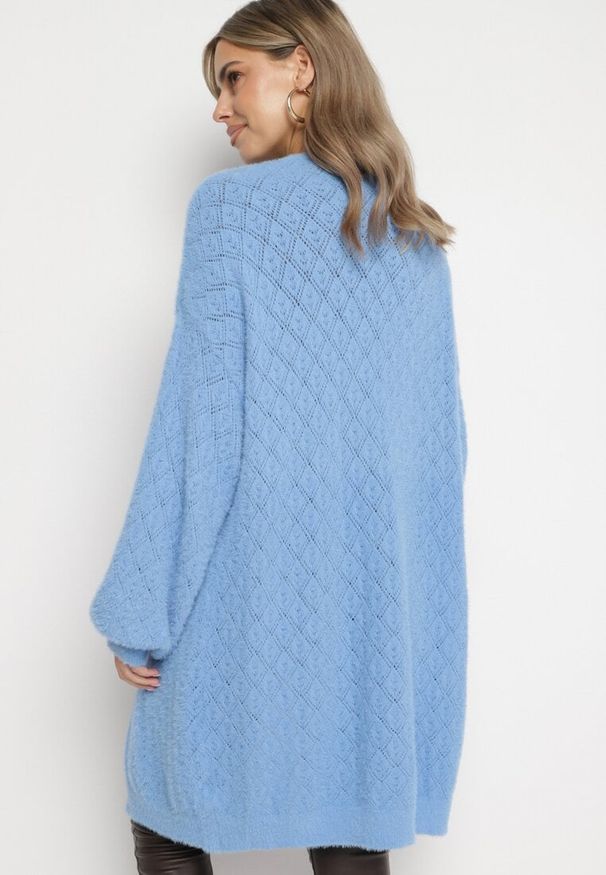 Born2be - Niebieski Długi Sweter Niezapinany z Ozdobnym Dekoltem V Jovilia. Okazja: na co dzień. Kolor: niebieski. Długość: długie. Styl: casual