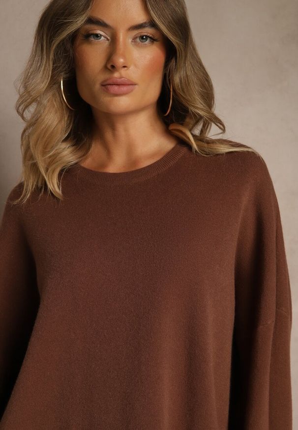 Renee - Brązowy Sweter z Wiskozą i Guzikami po Bokach Violsave. Okazja: na imprezę. Kolor: brązowy. Materiał: wiskoza