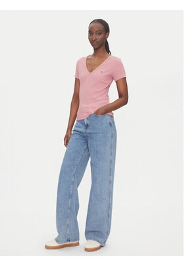 Tommy Jeans T-Shirt Essential DW0DW17385 Różowy Slim Fit. Kolor: różowy. Materiał: bawełna