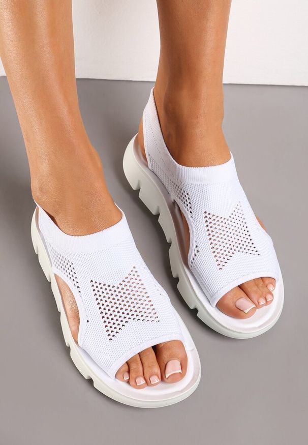 Renee - Białe Wsuwane Sandały z Materiałową Cholewką Aridema. Nosek buta: otwarty. Zapięcie: bez zapięcia. Kolor: biały. Materiał: materiał. Sezon: lato. Styl: sportowy, elegancki