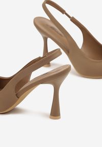 Born2be - Ciemnobeżowe Sandały ze Szpiczastym Noskiem Volle. Nosek buta: szpiczasty. Zapięcie: bez zapięcia. Kolor: beżowy #5