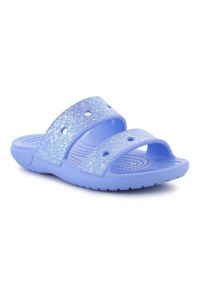 Klapki Crocs Classic Glitter Sandal Jr 207788-5Q6 niebieskie. Okazja: na plażę, na co dzień. Kolor: niebieski. Materiał: materiał. Sezon: lato