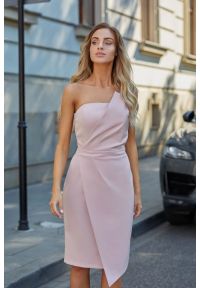 Sukienki.shop - Sukienka wieczorowa ołówkowa z gorsetem asymetryczna czarna. Okazja: na imprezę. Typ kołnierza: dekolt gorset. Kolor: czarny. Typ sukienki: ołówkowe, asymetryczne, gorsetowe. Styl: wizytowy #2