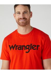 Wrangler - WRANGLER LOGO TEE MĘSKI T-SHIRT KOSZULKA Z NADRUKIEM LOGO W7X1D3R42 112328985. Wzór: nadruk