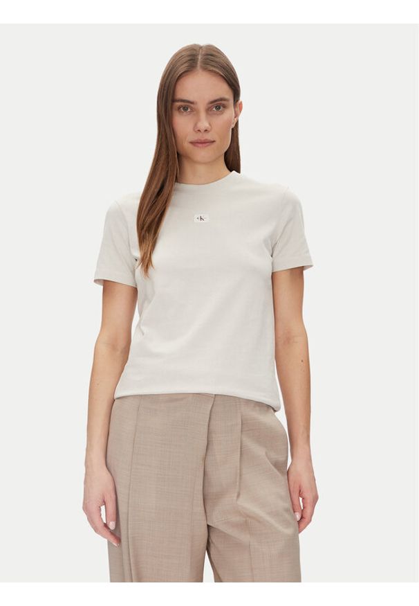 Calvin Klein Jeans T-Shirt J20J225243 Beżowy Regular Fit. Kolor: beżowy. Materiał: bawełna