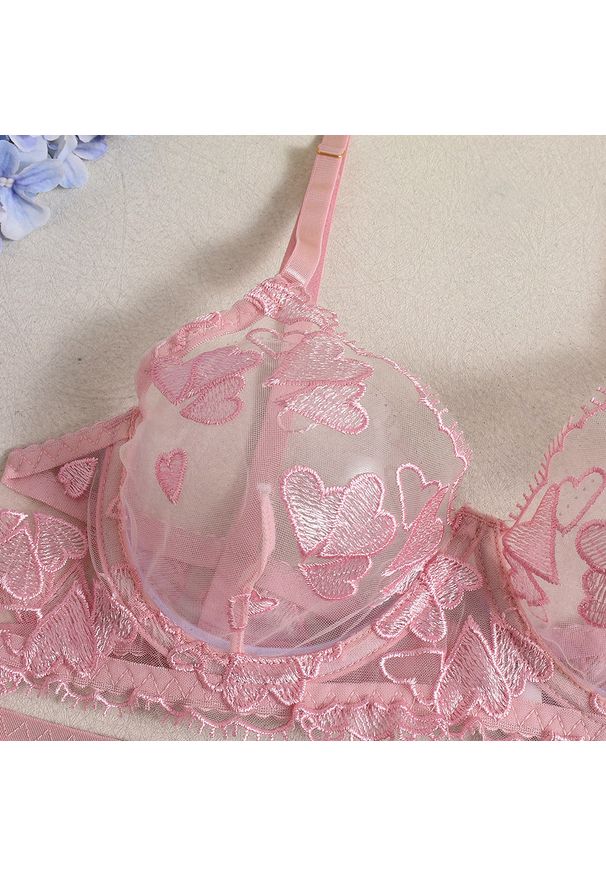 Intica - Komplet bielizny koronkowej z haftem na romantyczne wieczory Cristen. Kolor: różowy. Materiał: koronka. Wzór: haft