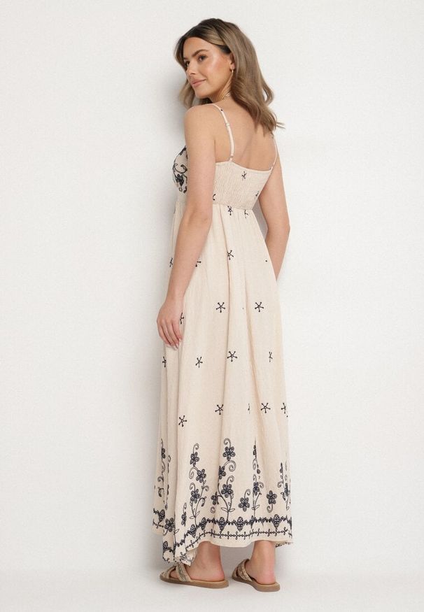 Born2be - Jasnobeżowa Sukienka z Wiskozy Ozdobiona Haftami Lunireia. Okazja: na co dzień. Typ kołnierza: dekolt w kształcie V. Kolor: beżowy. Materiał: wiskoza. Długość rękawa: na ramiączkach. Wzór: aplikacja, haft. Typ sukienki: proste. Styl: casual