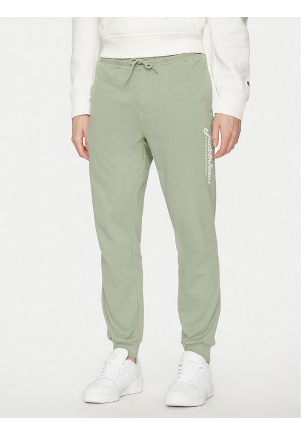 Jack & Jones - Jack&Jones Spodnie dresowe Gordon 12268768 Zielony Regular Fit. Kolor: zielony. Materiał: bawełna