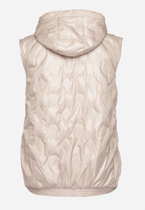 Born2be - Beżowa Kamizelka Pikowana z Ozdobnymi Kieszonkami z Kapturem Embia. Okazja: na co dzień, na spacer. Typ kołnierza: kaptur. Kolekcja: plus size. Kolor: beżowy. Materiał: jeans. Sezon: jesień. Styl: casual, elegancki