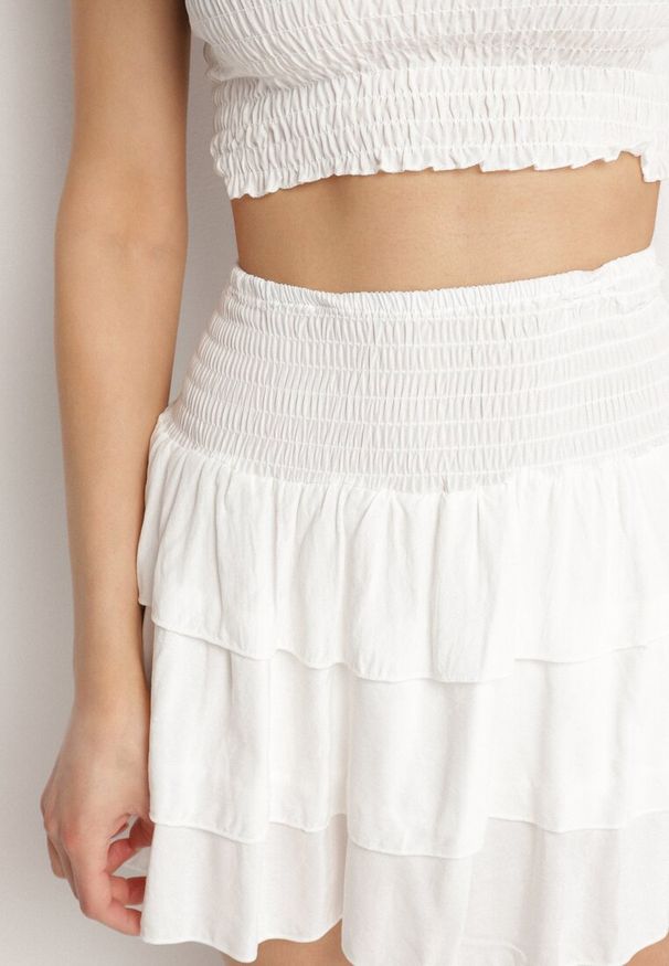 Born2be - Biały Bawełniany Komplet Top z Kokardami i Spódnica z Falbanami Saralva. Kolor: biały. Materiał: bawełna