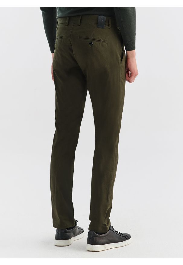 Pako Lorente - PAKO LORENTE – Zielone spodnie męskie o kroju Slim Fit. Kolor: zielony. Materiał: bawełna, elastan. Wzór: gładki. Styl: klasyczny