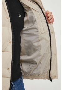 Calvin Klein Jeans kurtka męska kolor beżowy zimowa. Kolor: beżowy. Materiał: włókno, materiał. Wzór: nadruk. Sezon: zima #2