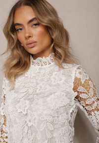 Renee - Biała Bluzka Koronkowa Rissanen. Typ kołnierza: kołnierzyk stójkowy. Kolor: biały. Materiał: koronka. Długość: długie. Wzór: koronka #3