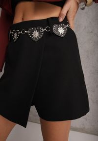 Renee - Czarne Spódnico-Szorty z Metalicznymi Sercami przy Łańcuszku Meztila. Kolor: czarny #2