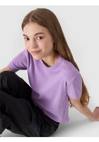 4F JUNIOR - T-shirt gładki dziewczęcy - fioletowy. Okazja: na co dzień. Kolor: fioletowy. Materiał: materiał, bawełna, dzianina. Długość rękawa: krótki rękaw. Długość: krótkie. Wzór: gładki. Styl: casual, sportowy
